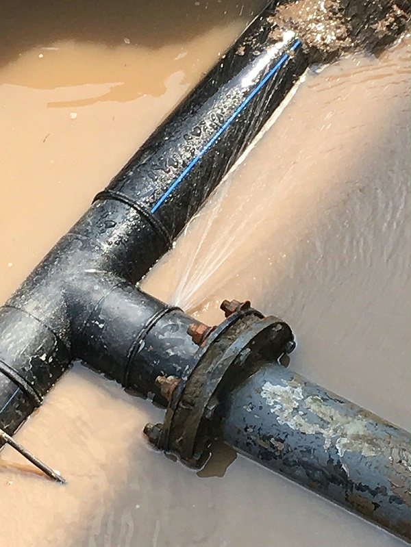 PE管漏水